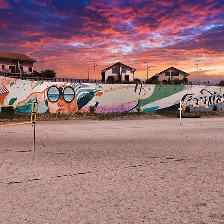 Апартаменты Sunrise By The Sea Констанца Экстерьер фото